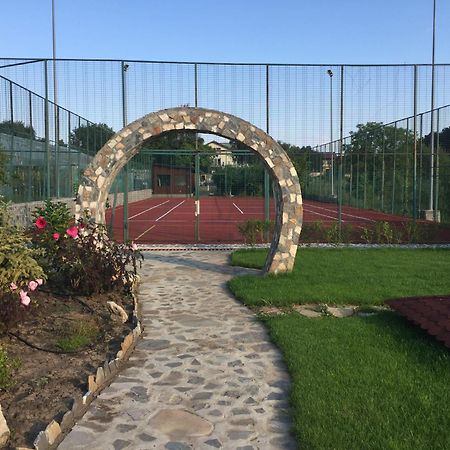 Country Spa Retreat Snagov Dış mekan fotoğraf Tennis Club