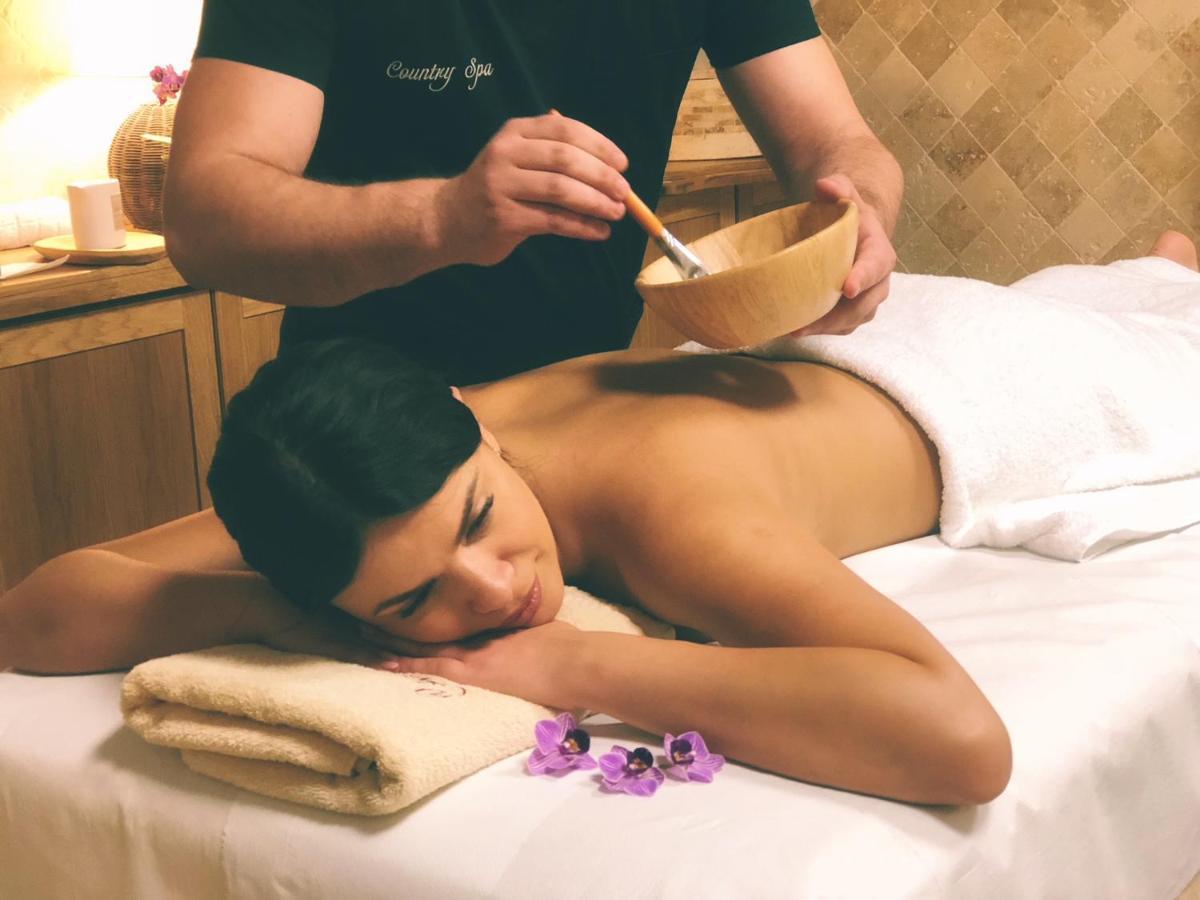 Country Spa Retreat Snagov Dış mekan fotoğraf A spa treatment