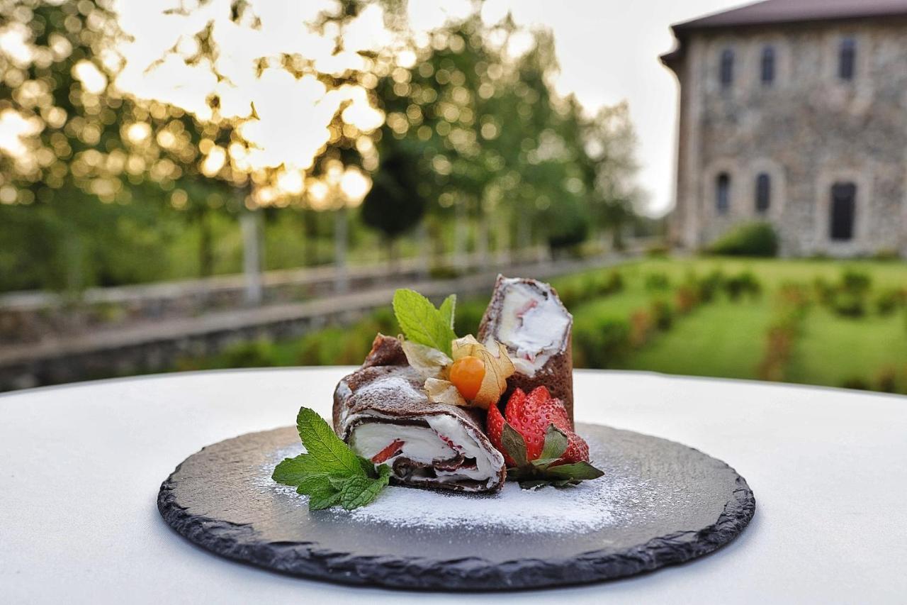 Country Spa Retreat Snagov Dış mekan fotoğraf A chocolate dessert