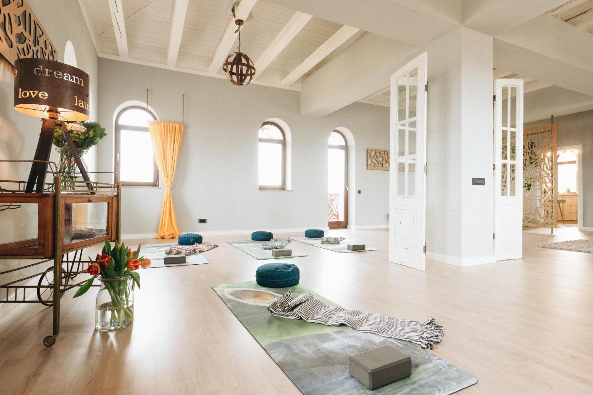 Country Spa Retreat Snagov Dış mekan fotoğraf The Yoga Room