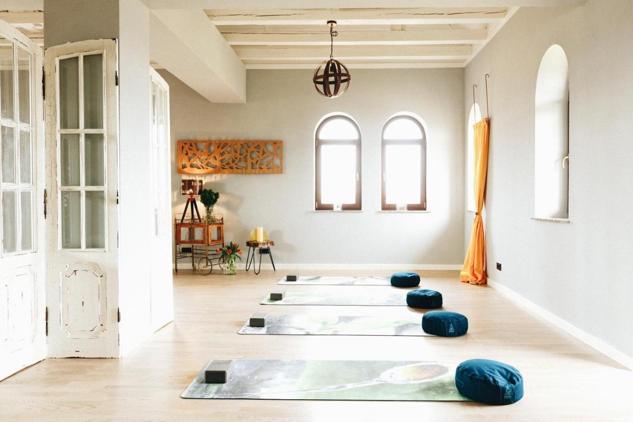 Country Spa Retreat Snagov Dış mekan fotoğraf The Yoga Room at The Lodge at The Grove