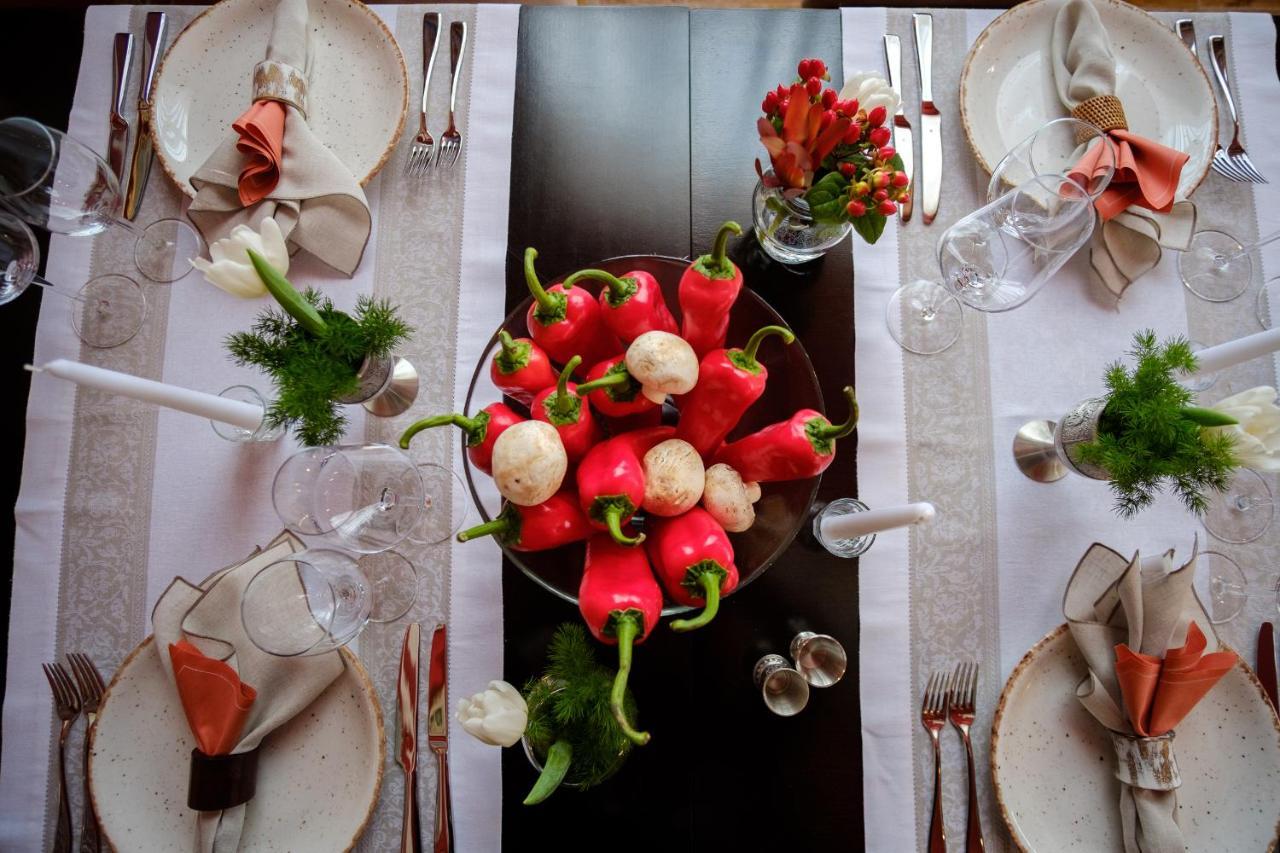 Country Spa Retreat Snagov Dış mekan fotoğraf A table set for a dinner party