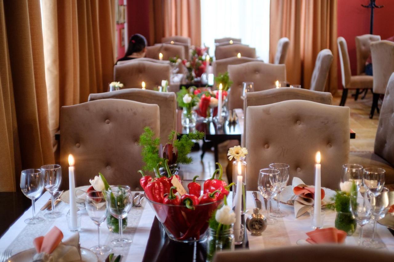 Country Spa Retreat Snagov Dış mekan fotoğraf A table set for a dinner party