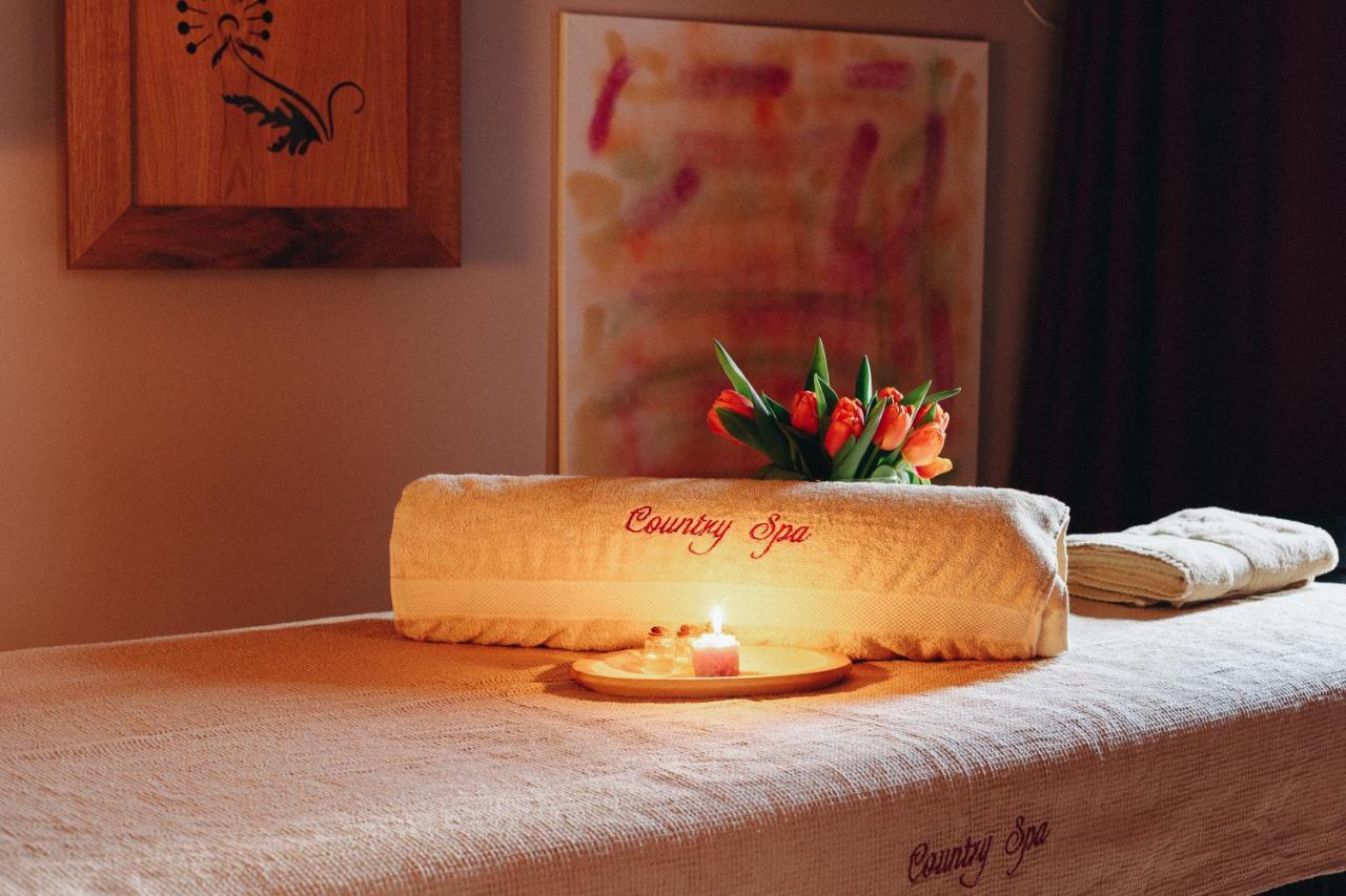 Country Spa Retreat Snagov Dış mekan fotoğraf A spa treatment table